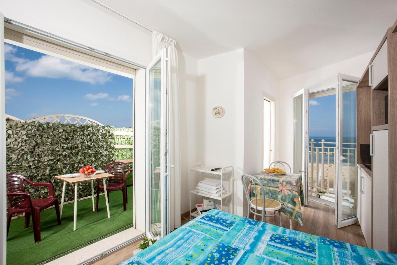 Beach Residence Gabicce Mare Exterior photo